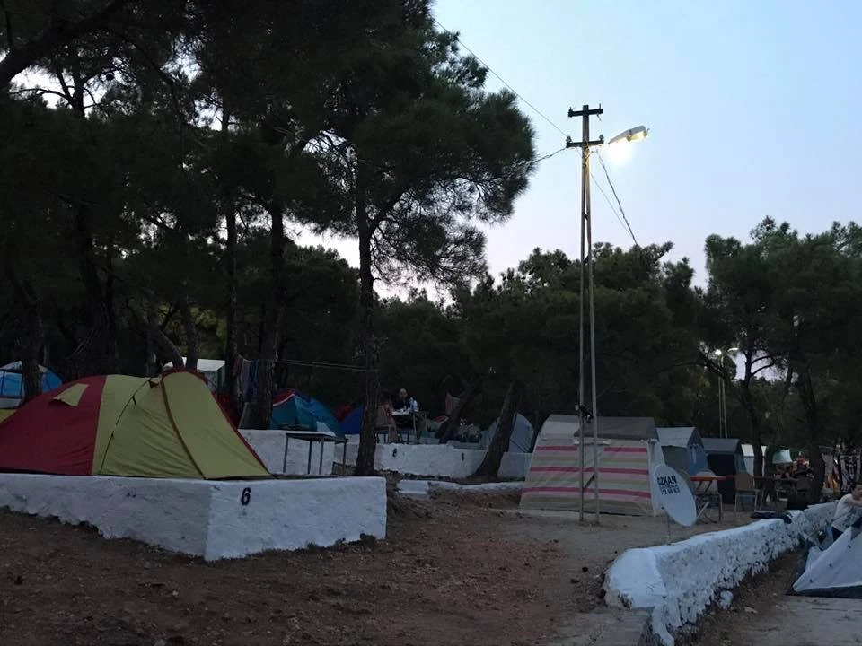 Ayvalık Çamlık Kamping konaklama alanı görseli