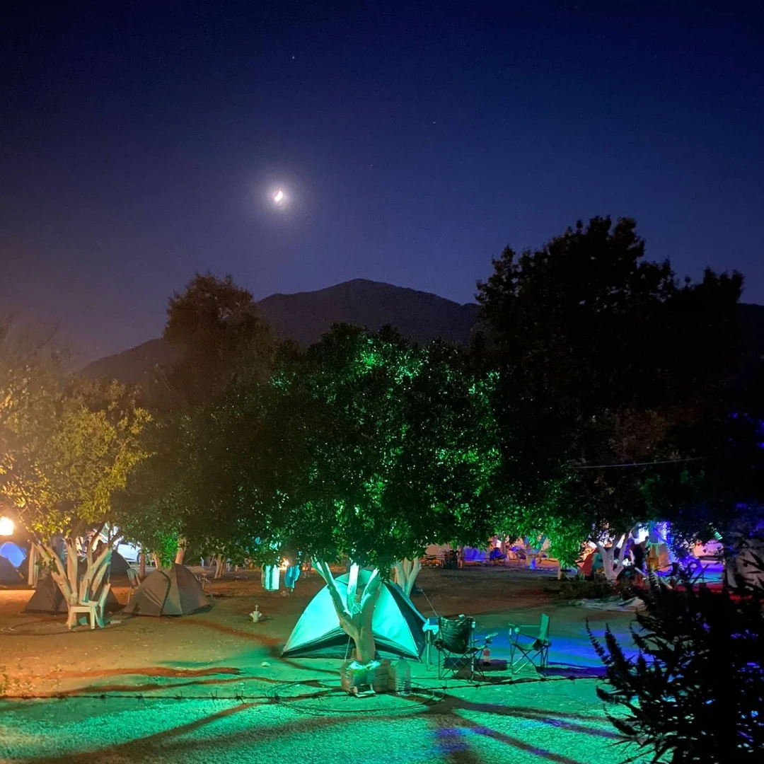 Minta Karavan Camping gece manzarası