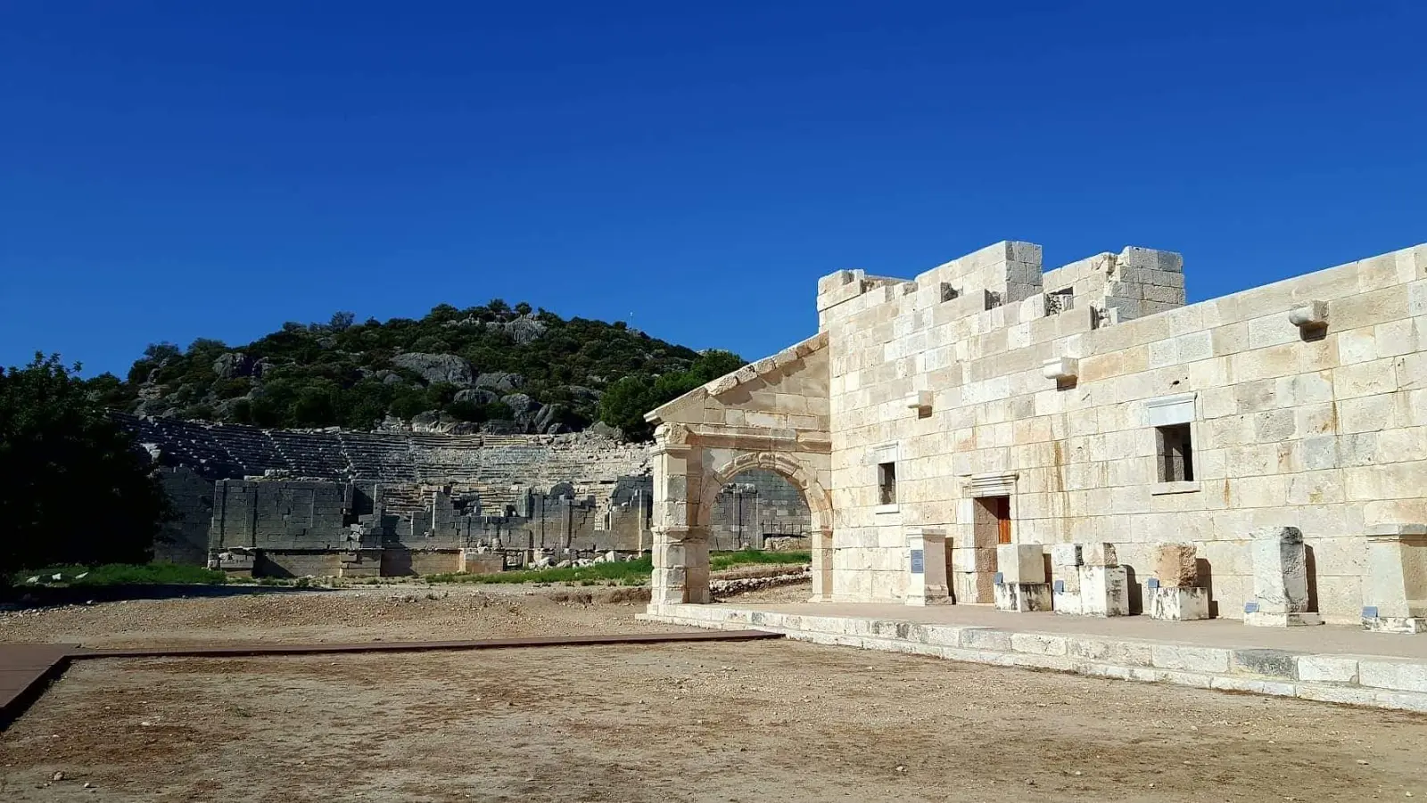 Medusa Bar &amp; Camping Fotoğrafı