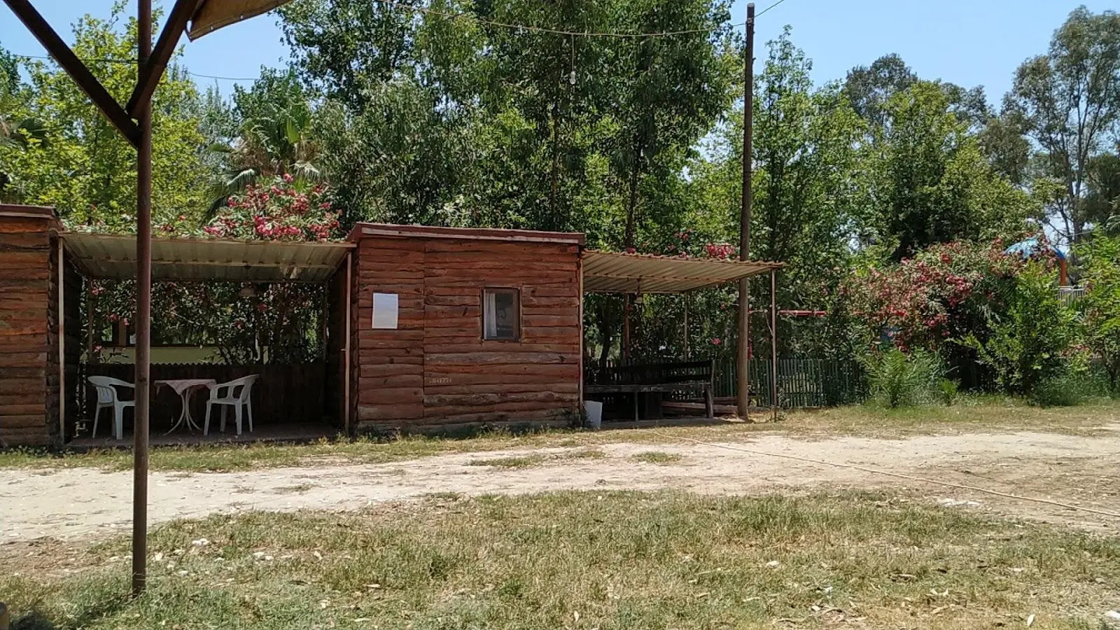 Medusa Bar &amp; Camping Fotoğrafı