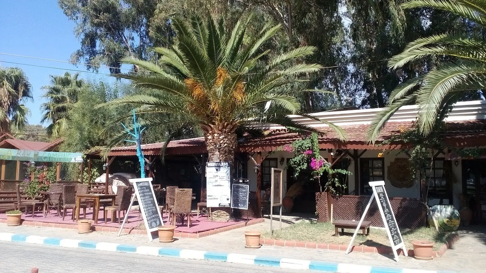Medusa Bar &amp; Camping Fotoğrafı