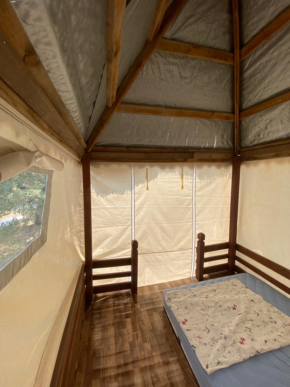 Molivos Campıng konaklama alanı içi görseli