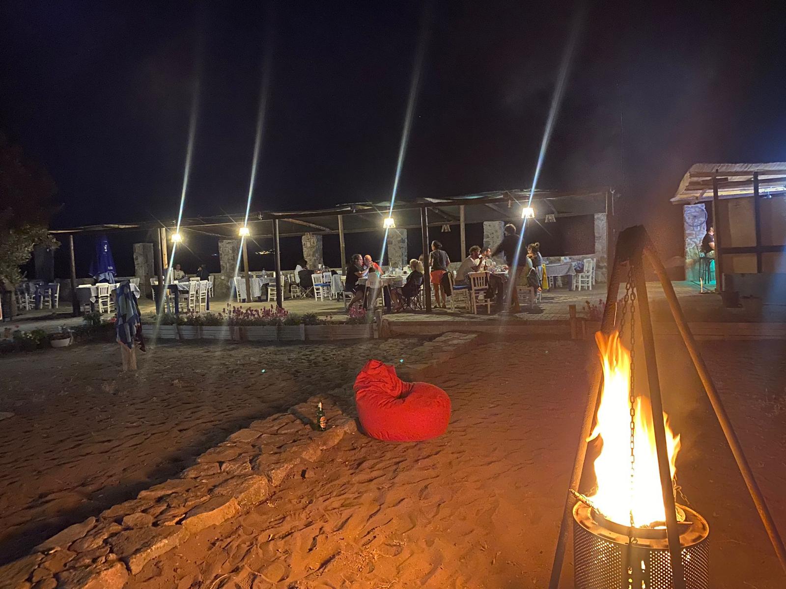 Molivos Campıng Akşam ateş başı görseli