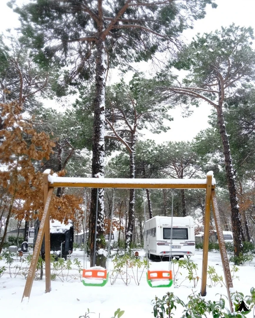 Karavanköy karlı kamp alanı